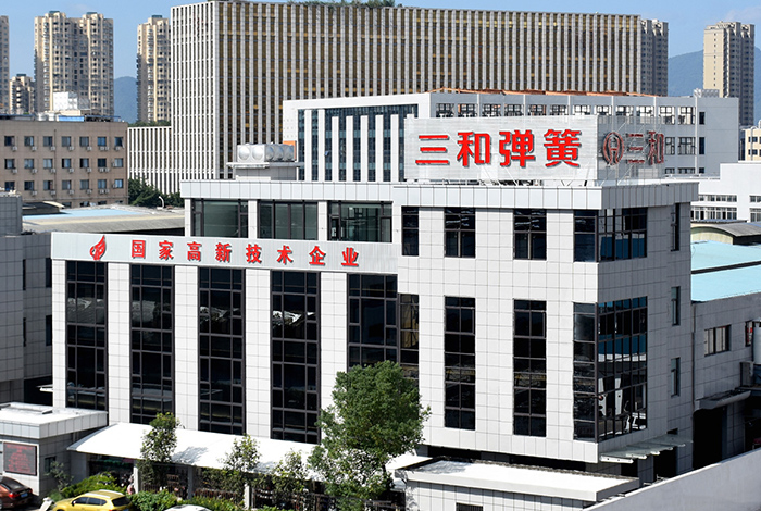 看冠航電動葫蘆吊裝感受科技的力量